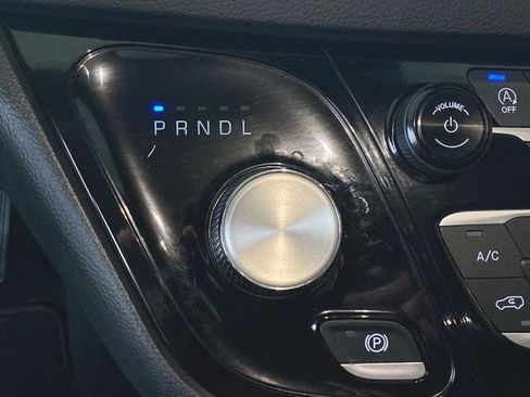 Used 2025 Chrysler Pacifica Select FWD image 15