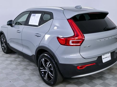 Certified 2025 Volvo XC40 B5 Core image 4