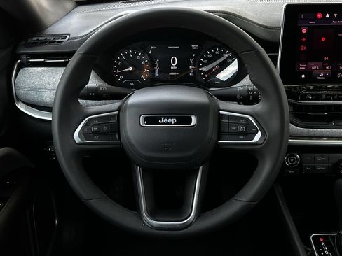 Used 2024 Jeep Compass Latitude AWD/4WD image 14