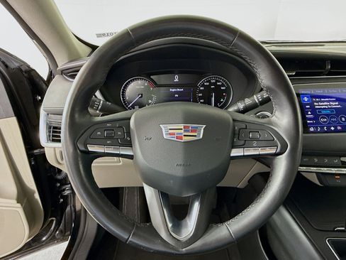 Used 2023 Cadillac XT4 Premium Luxury image 11