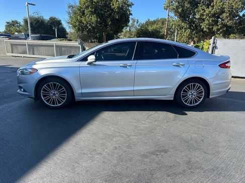 Used 2013 Ford Fusion SE FWD image 2