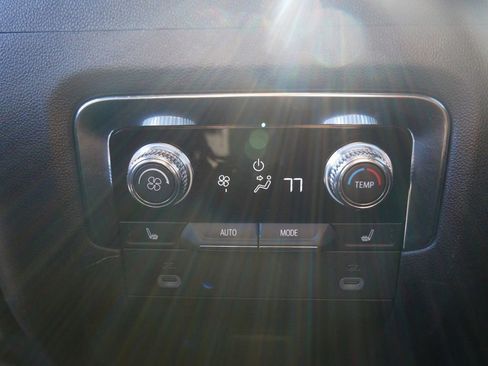 Used 2023 GMC Yukon XL AT4 w/ AT4 Premium Plus Package AWD/4WD image 13