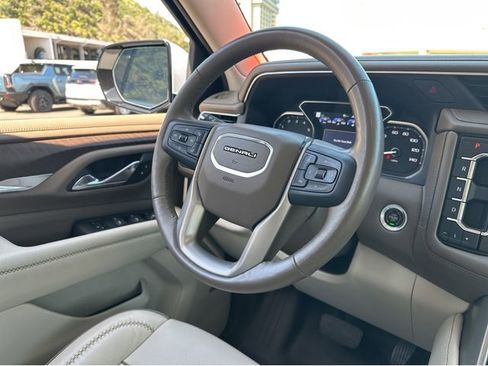 Certified 2021 GMC Yukon XL Denali w/ Denali Premium Package AWD/4WD image 6