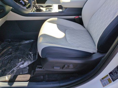 New 2026 Kia Carnival EX FWD image 16