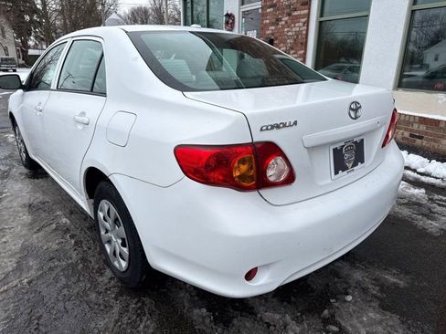Used 2010 Toyota Corolla LE image 7