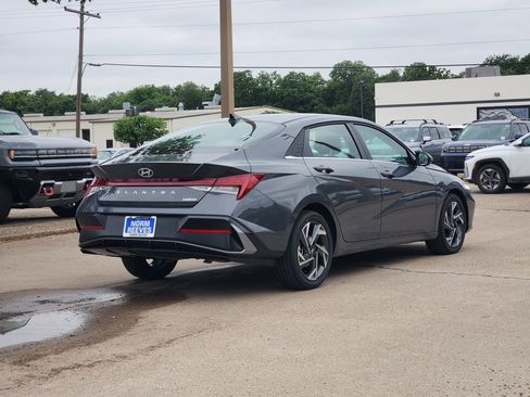 New 2026 Hyundai Elantra Limited FWD image 4