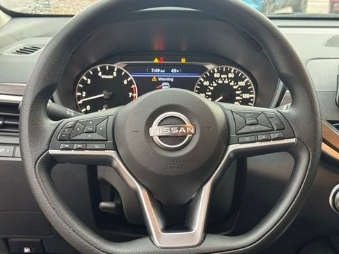 Used 2024 Nissan Altima 2.5 SV image 14