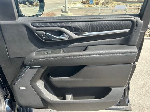 Used 2023 GMC Yukon XL Denali AWD/4WD image 32