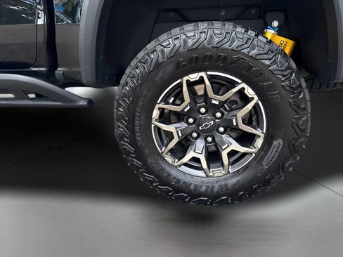 Used 2023 Chevrolet Colorado ZR2 AWD/4WD image 7