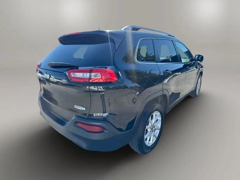 Used 2018 Jeep Cherokee Latitude Plus w/ Comfort/Convenience Group FWD image 9