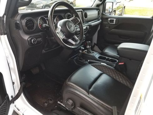 Used 2021 Jeep Gladiator Overland AWD/4WD image 12