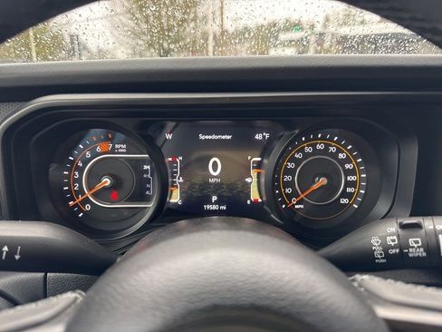 Used 2025 Jeep Wrangler Unlimited Rubicon AWD/4WD image 22