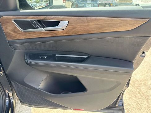 Used 2025 Volkswagen Atlas SE FWD image 14