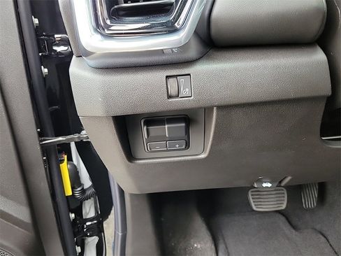 New 2025 GMC Canyon Elevation w/ Technology Package image 12