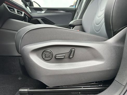 New 2026 Volkswagen Tiguan SE R-Line FWD image 24