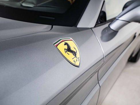 Used 2016 Ferrari California T RWD image 19