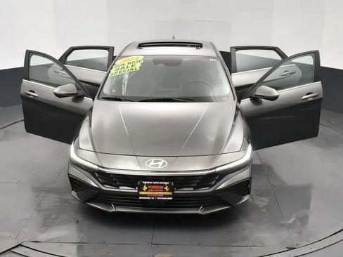 Used 2024 Hyundai Elantra Limited FWD image 10