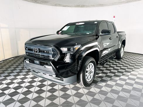 Certified 2024 Toyota Tacoma SR5 AWD/4WD image 7