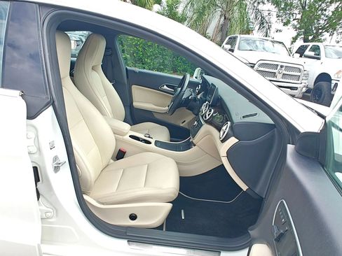 Used 2014 Mercedes-Benz CLA 250 image 17