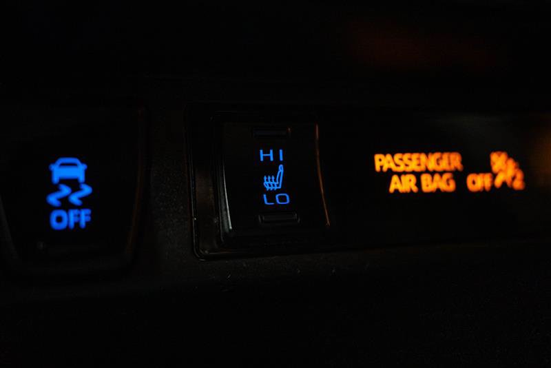 Used 2022 Toyota RAV4 XLE Premium AWD/4WD image 23