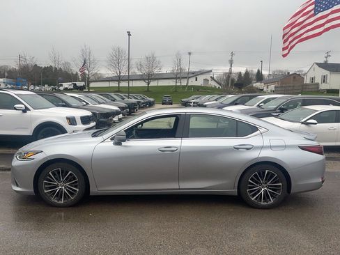 Used 2023 Lexus ES 300h w/ Premium Package image 3