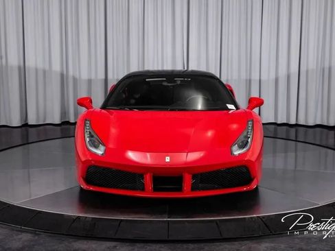 Used 2018 Ferrari 488 GTB RWD image 2