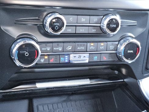 Certified 2022 Ford F150 Platinum w/ Equipment Group 701A High image 24