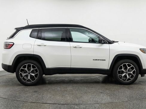 Used 2025 Jeep Compass Limited image 11