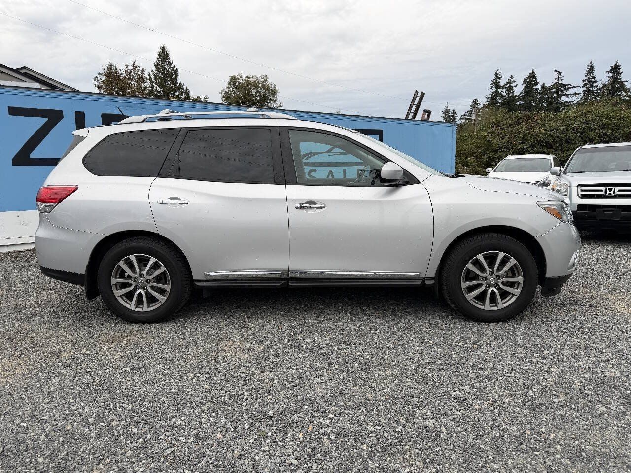 Used 2014 Nissan Pathfinder SL w/ SL Premium Package AWD/4WD image 2