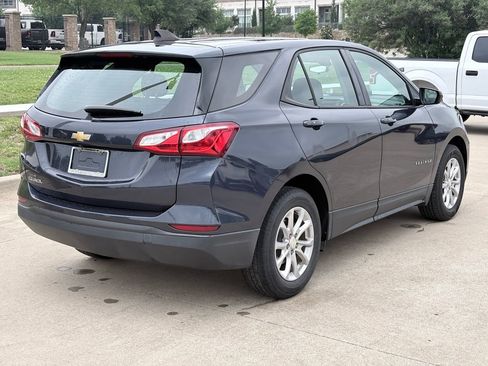Used 2019 Chevrolet Equinox LS FWD image 4