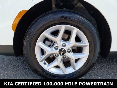 Certified 2025 Kia Soul LX w/ LX Technology Package FWD image 25