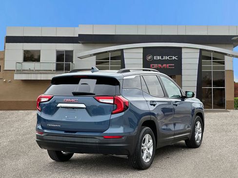 Used 2024 GMC Terrain SLE w/ Driver Convenience Package FWD image 6