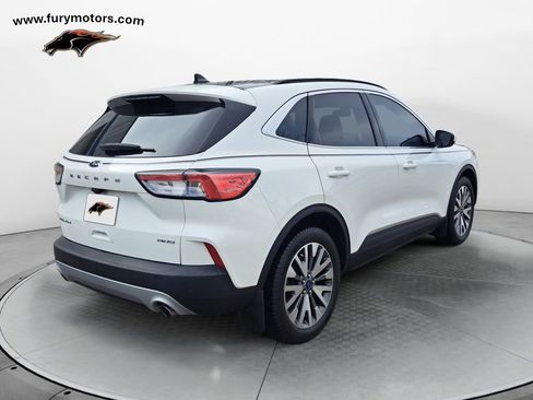 Used 2022 Ford Escape Titanium image 3
