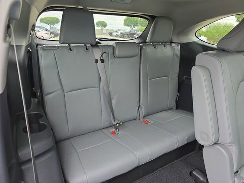 New 2026 Toyota Highlander Platinum AWD/4WD image 12