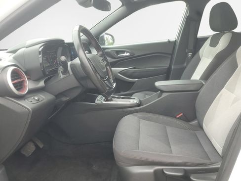 Used 2024 Chevrolet Trax RS w/ Driver Confidence Package FWD image 12