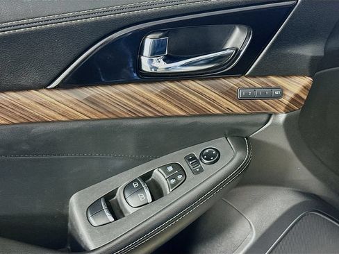 Used 2016 Nissan Maxima Platinum FWD image 17
