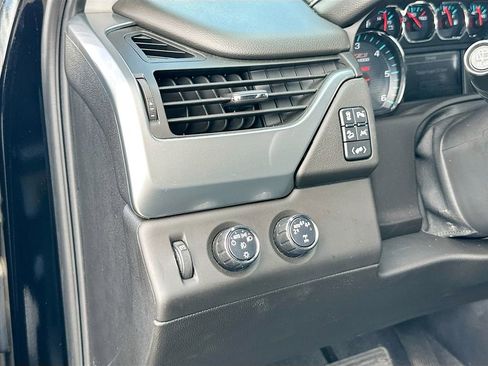 Used 2019 Chevrolet Suburban LT image 10