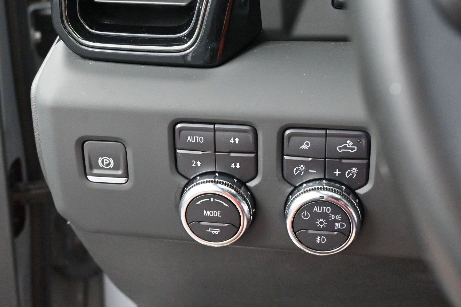 Used 2024 GMC Sierra 2500 AT4 w/ AT4 Premium Plus Package AWD/4WD image 19