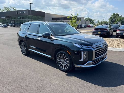 Used 2023 Hyundai Palisade Calligraphy w/ Cargo Package AWD/4WD image 2