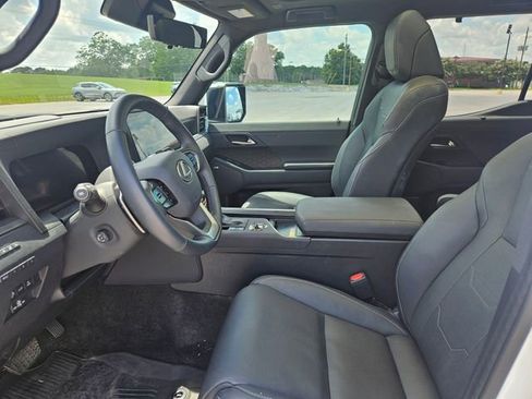 Used 2025 Lexus GX 550 AWD/4WD image 9