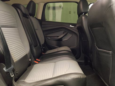 Used 2017 Ford Escape SE w/ Equipment Group 201A FWD image 19