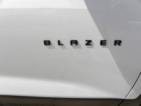 Used 2024 Chevrolet Blazer LT w/ Convenience Package FWD image 9