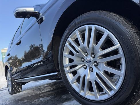 Used 2024 Ford Expedition Platinum image 16