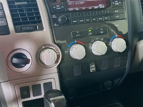 Used 2013 Toyota Tundra 4x4 CrewMax w/ SR5 Pkg image 14