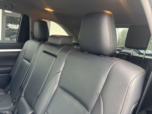 Used 2019 Toyota Highlander XLE image 5
