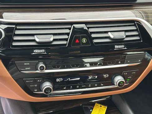 Certified 2022 BMW 530i xDrive w/ Premium Package image 27