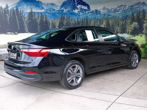 Used 2022 Volkswagen Jetta SE FWD image 5