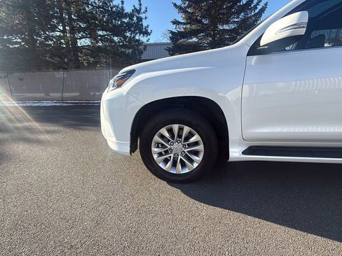 Used 2020 Lexus GX 460 image 19