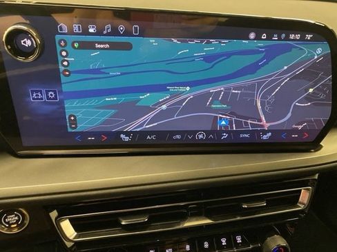 New 2026 Chevrolet Traverse LT w/ Driver Confidence Package AWD/4WD image 11