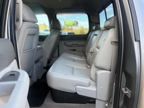 Used 2014 Chevrolet Silverado 2500 LT w/ Interior Plus Package image 13